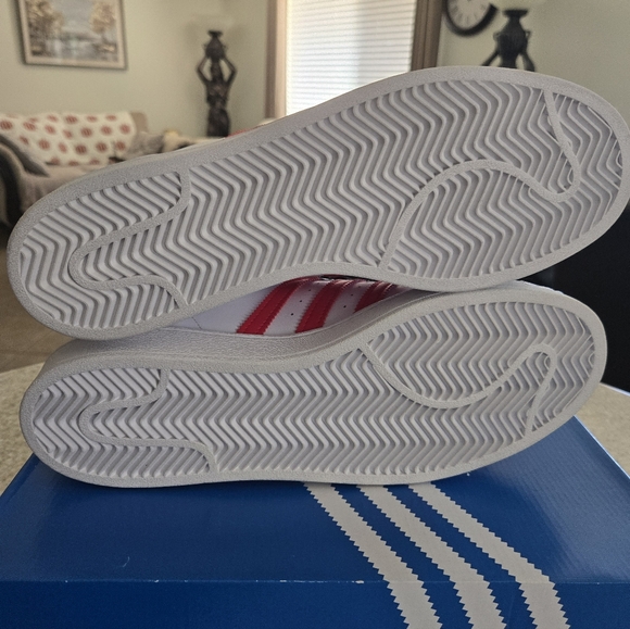 2020 Adidas Originals Superstar Vivid Red White H68094 Mens  10.5.  DEAD STOCK - Picture 9 of 11